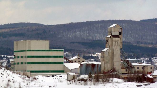 De la minería de asbesto ya solo quedan algunas de las instalaciones abandonadas. GETTY IMAGES