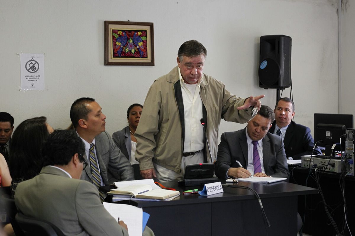 Uri Roitman durante la audiencia alega su inocencia en el supuesto fraude del Lago de Amatitlán. (Foto Prensa Libre: Estuardo Paredes)