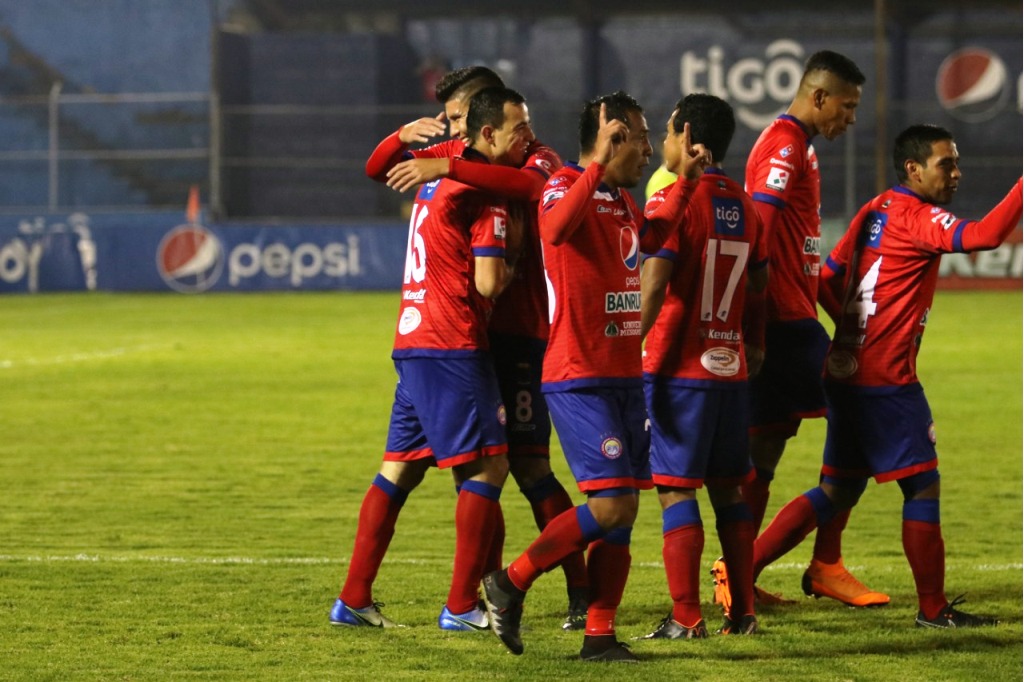 Xelajú MC mostró buen futbol ante un rival que puso poca resistencia. (Foto Prensa Libre: Raúl Juárez)