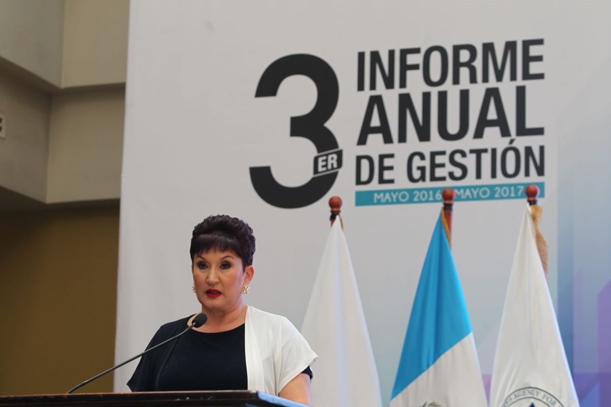 Thelma Aldana, fiscal general, al comienzo de su informe anual. (Foto Prensa Libre: Erick Ávila)