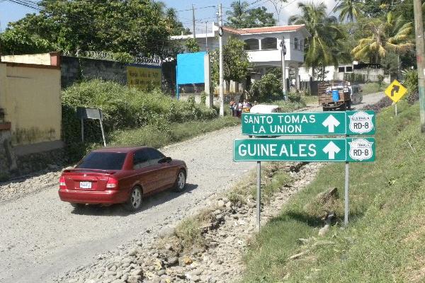 Carretera RD-8 se encuentra en el abandono  desde hace varios años, por lo que vecinos hacen llamado a autoridades.