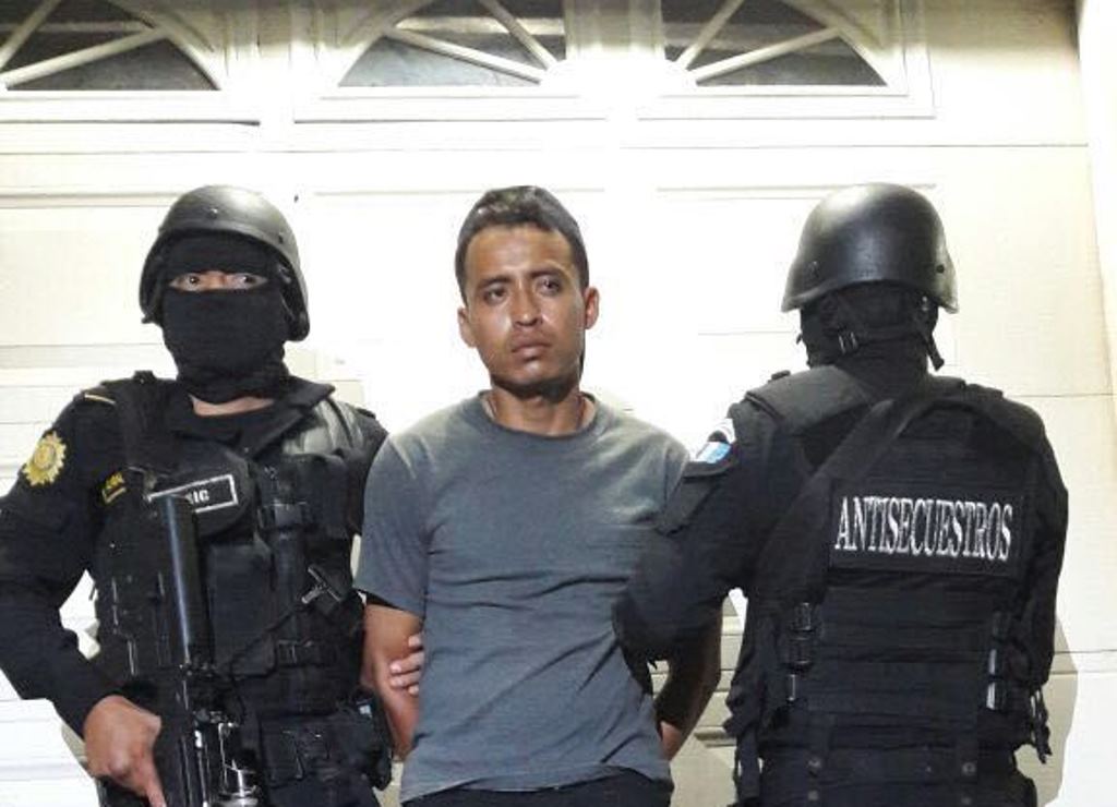 Edilser Alejandro Cruz Gómez presunto delincuente capturado en Jalpatagua. (Foto Prensa Libre: PNC).