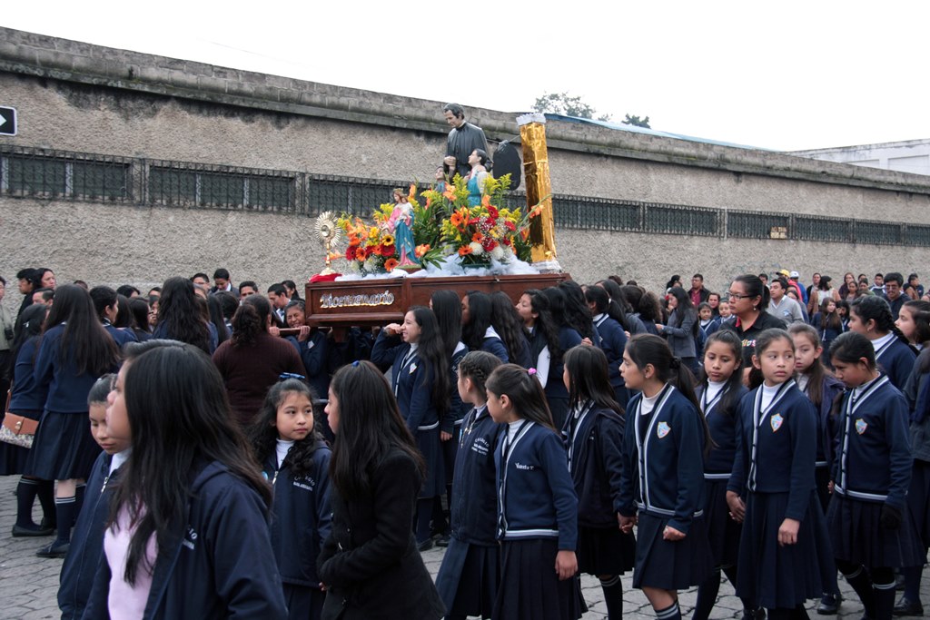 Procesión de Don Bosco recorrió calles de la cabecera de Quetzaltenango. (Foto Prensa Libre: Carlos Ventura)