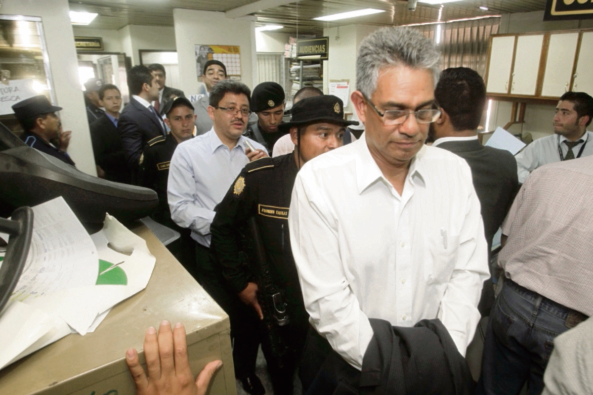 Los exjefes de la SAT Franco y Muñoz —en camisa blanca— encabezaban una estructura ilegal.