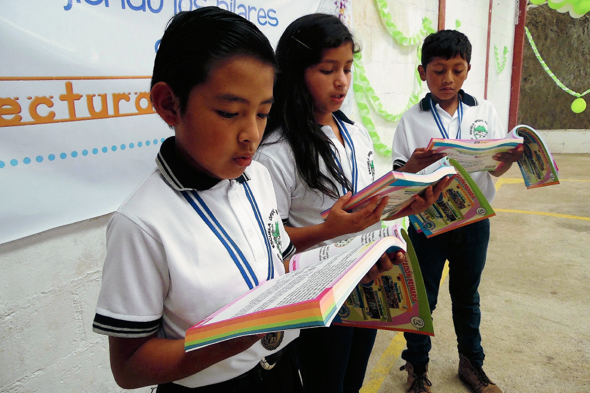 Estudiantes que participaron en las Olimpíadas de literatura en Acatenango, Chimaltenango. (Foto Prensa Libre: José Rosales)