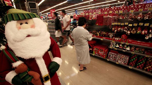 Varios factores contribuyeron a que el gasto en compras de Navidad aumentara. (FOTO PRENSA LIBRE: SEBASTIAN RODRIGUEZ)