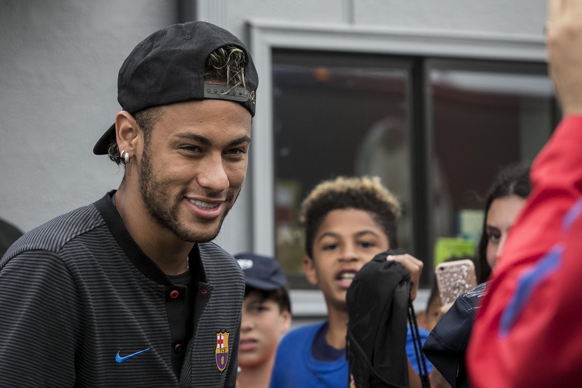 Neymar está actualmente con el Barcelona en plena pretemporada, en New Jersey. (Foto Prensa Libre: EFE)