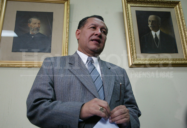 Arístides Crespo ha estado en el Congreso durante 27 años consecutivos y en cuatro partidos diferentes. (Foto: Hemeroteca PL)