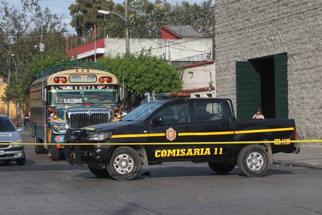 Ataque a unidad que viaja de Antigua Guatemala, Sacatepéquez, hacia la ciudad de Guatemala. (Foto: Hemeroteca Pl)