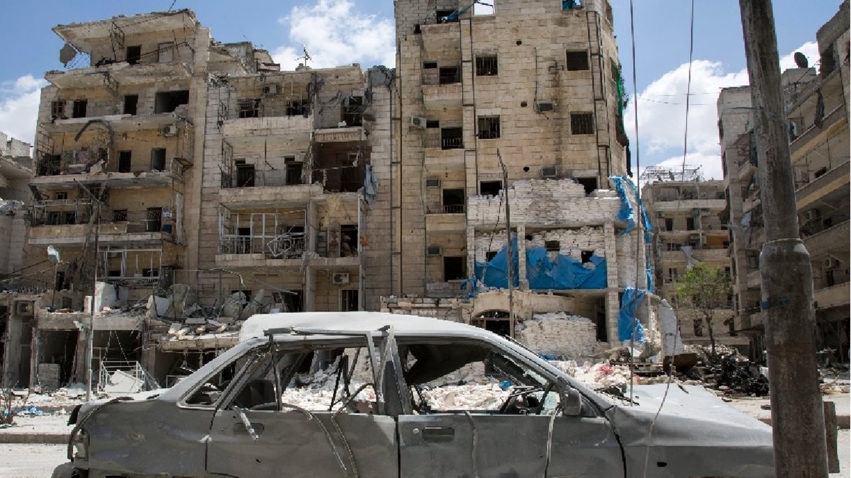 Estado Islámico causa destrucción en ataque a ciudad siria de Deir Ezor.(AFP).