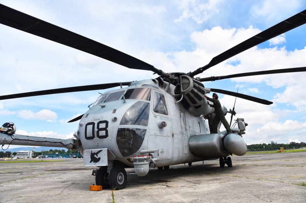 El helicóptero CH-53E Super Stallion tiene la capacidad para transportar más de 30 toneladas de carga. (Foto Prensa Libre: Embajada de Estados Unidos en Guatemala).