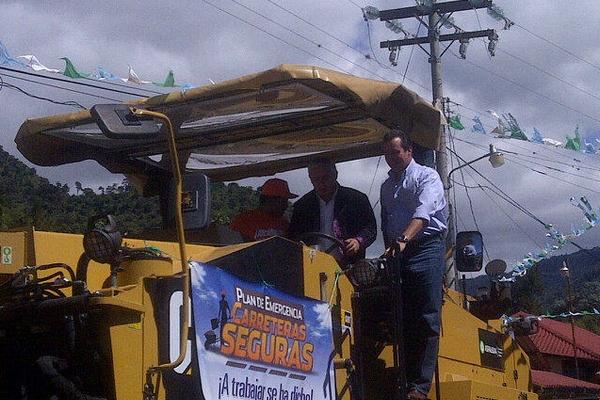 Presidente Otto Pérez inaugura trabajos en carretera a Panajachel. (Foto Prensa Libre: Alex Rojas)