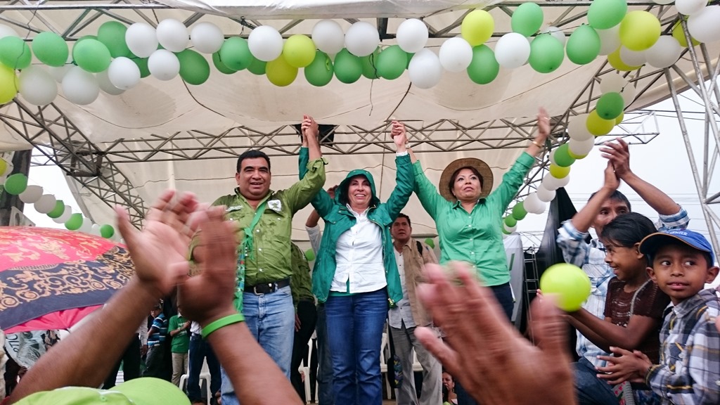 La candidata presidenciable Sandra Torres visita Rabinal, este jueves. (Foto Prensa Libre: Carlos Grave)