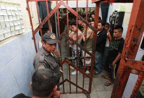 El hacinamiento en cárceles  aumenta los casos de tuberculosis. (Foto Prensa Libre: Hemeroteca PL)