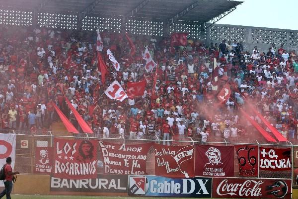 Un total de 4,588 aficionados con boleto pagado vieron el juego de Coatepeque y Xelajú. (Foto Prensa Libre: Alexander Coyoy)