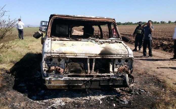 El vehículo en el que viajaban los australianos fue hallado quemado. (Foto Hemeroteca PL).