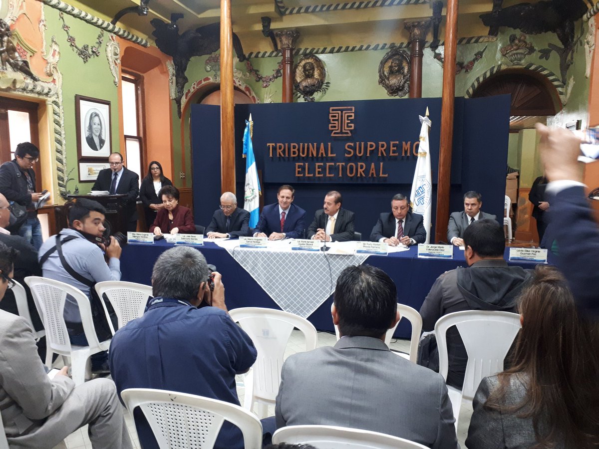 Convenio fue firmado por Marco Antonio García Noriega, presidente de Cacif, y los magistrados del TSE. (Foto Prensa Libre: Dulce Rivera)