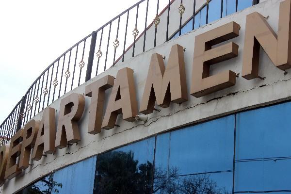 fisuras atraviesan   gran parte del edificio.