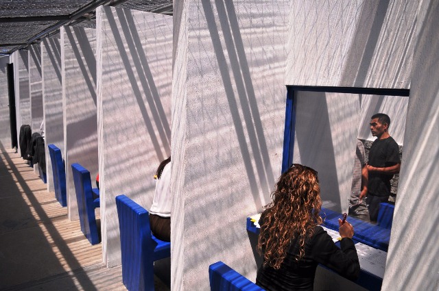 Las cabinas son para que los reos se puedan comunicar con sus abogados. (Foto Prensa Libre: Mingob)