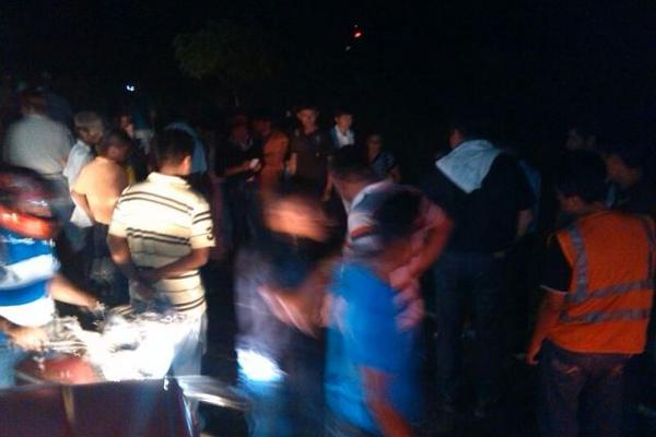 Un hombre muerto y dos más heridos dejó un accidente en la ruta de Retalhuleu hacia Champerico. (Foto Prensa Libre: Rolando Miranda)<br _mce_bogus="1"/>