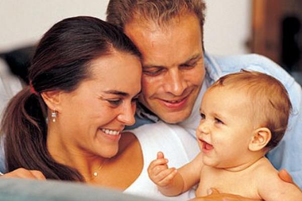 Los bebés se comunican con los adultos a través de los gestos y emociones.<br mce_bogus="1"/>