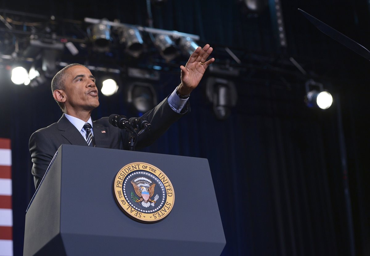 Barack Obama habla sobre la reforma migratoria ante un grupo de manifestantes en Chicago. (Foto Prensa Libre:AFP).