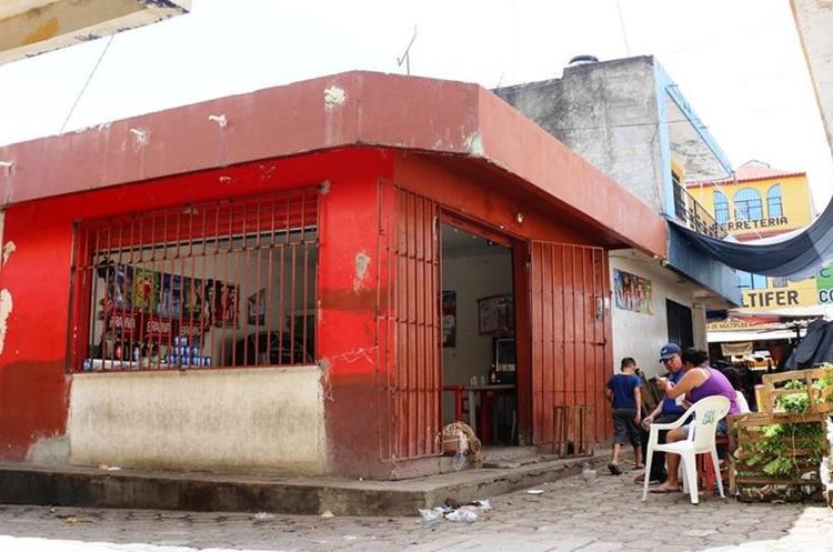 Detrás de esta área de ventas de la terminal de Chiquimula se hallan algunos negocios a los que se les ha prohibió la venta de licor. (Foto Prensa Libre: Hemeroteca PL).
