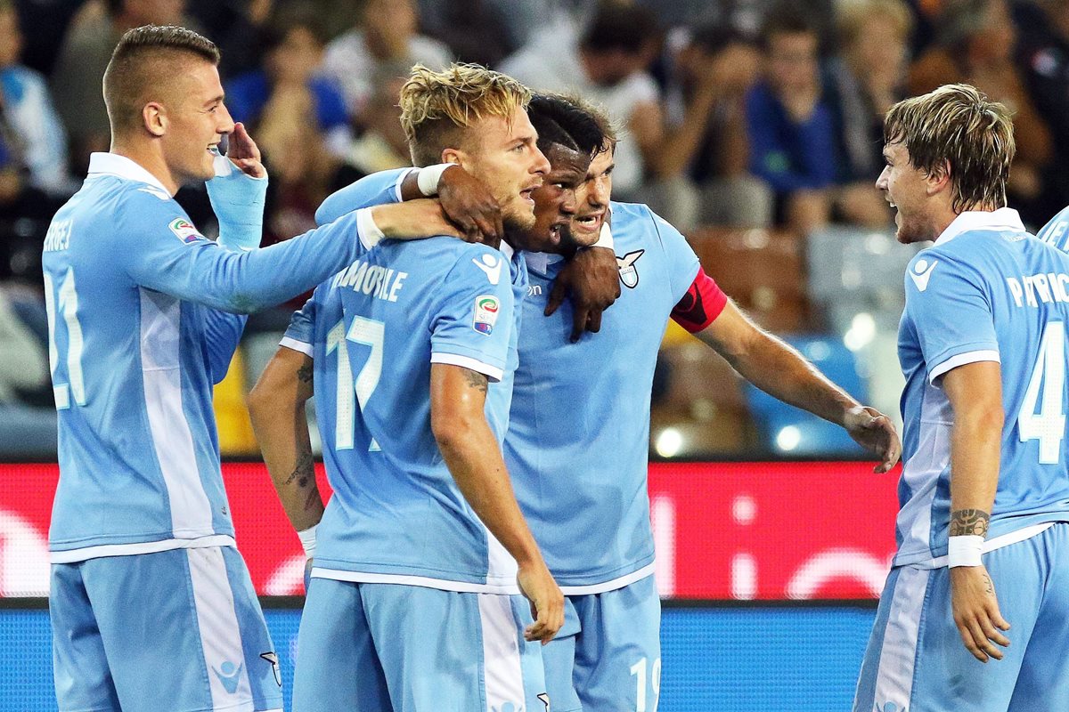 Immobile celebra con sus compañeros luego de anotar el 1-0. (Foto Prensa Libre: EFE)