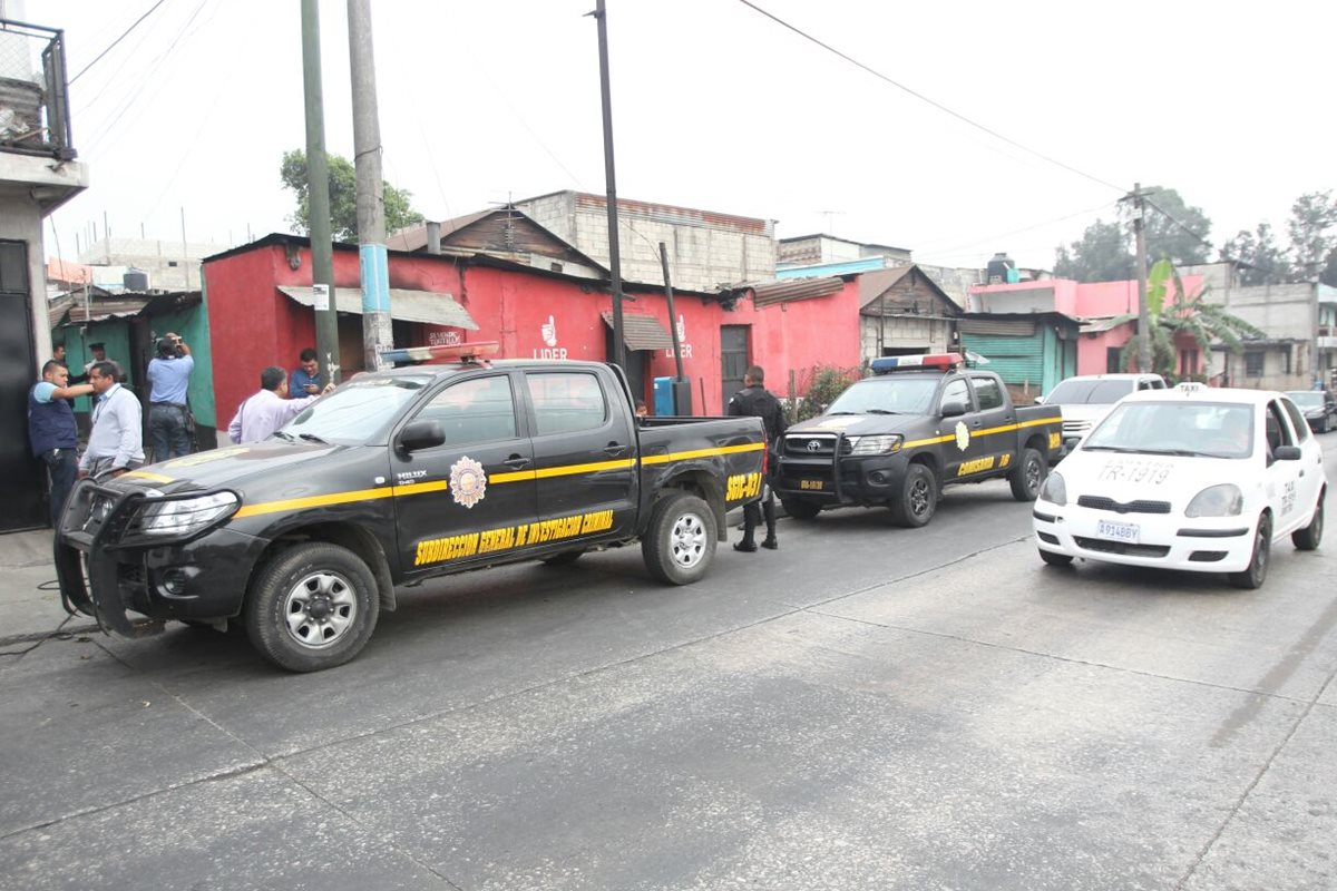Operativos en busca de extorsionistas en la colonia Carolingia, zona 6, Mixco. (Foto Prensa Libre: Érick Avila)