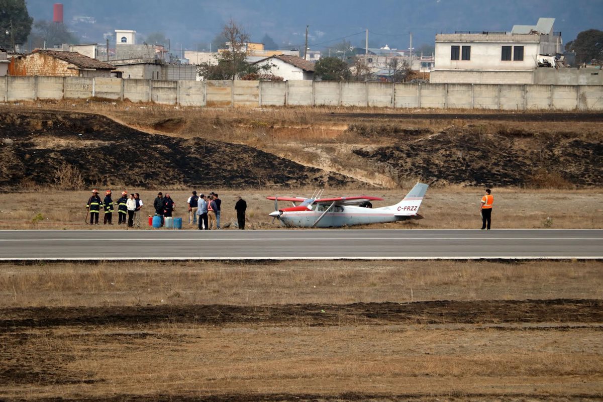 Avioneta que registró fallas el jueves último en el aeropuerto Los Altos. (Foto Prensa Libre: Carlos Ventura).