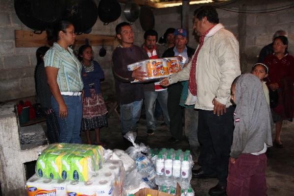 Entregan ayuda a familias   en albergue de  Chichicastenango, Quiché.