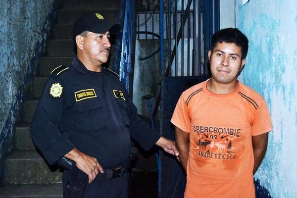 El presunto violador abusó de una menor que resultó embarazada en Nuevo San Carlos, Retalhuleu. (Foto Prensa Libre: Rolando Miranda)