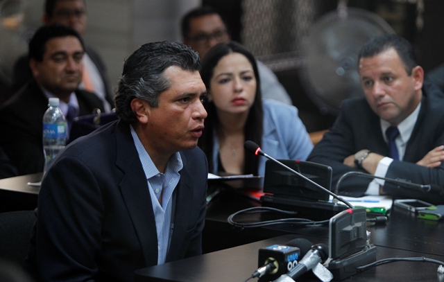 Gustavo Martínez, yerno de Otto Pérez Molina y exsecretario general de la Presidencia, durante la audiencia de primera declaración del caso. (Foto Prensa Libre: Hemeroteca PL)