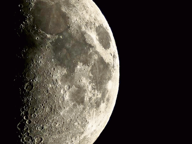 La luna es uno los objetos más buscados por los exploradores astronómicos. (Foto Prensa Libre: Jeremy Santizo)