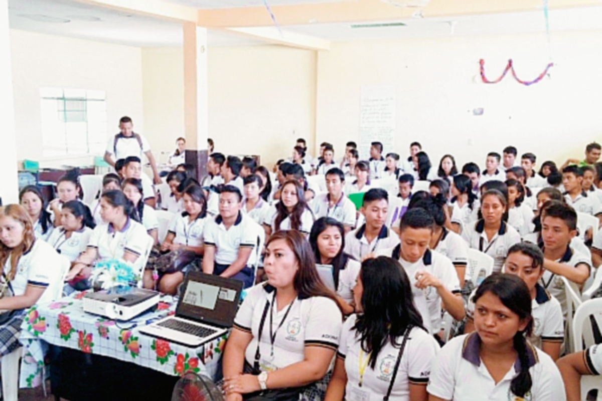 En Chiquimula más de tres mil jóvenes reciben capacitación en seguridad alimentaria y nutricional para el desarrollo del trabajo de seminario. (Foto Prensa Libre: Cortesía SESAN)