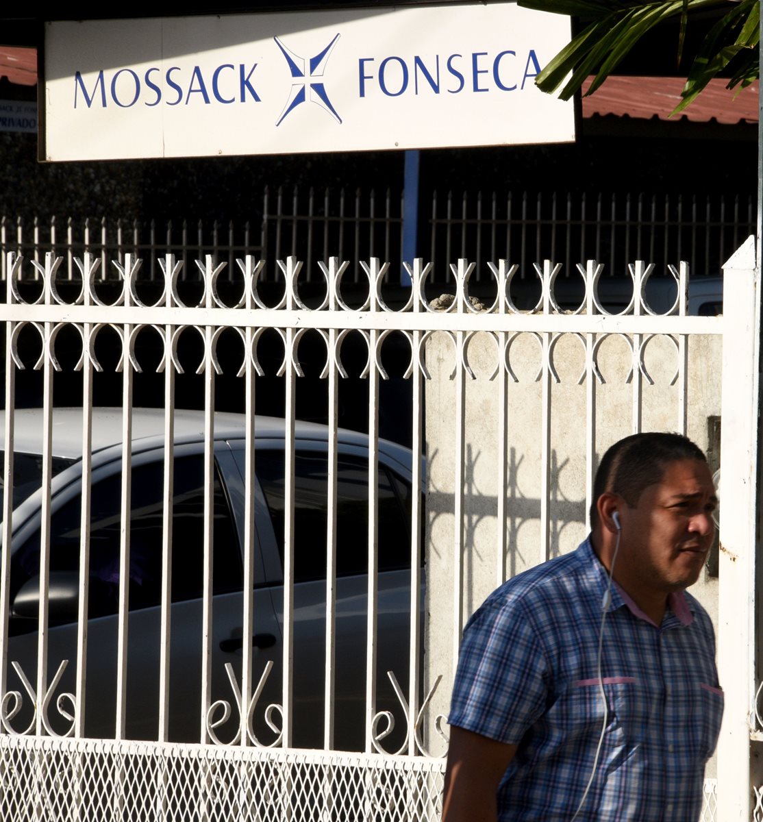 La firma panameña inicia acciones legales contra grupo de periodistas. (Foto Prensa Libre: AFP).
