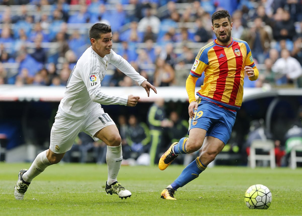 El Real Madrid se jugará el título de la Liga el sábado, esperando un resultado negativo del Barcelona. (Foto Prensa Libre: EFE)