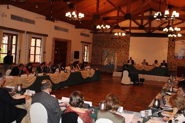 Procuradores de Derechos Humanos de Latinoamérica, durante el encuentro  en  Antigua Guatemala, Sacatepéquez.