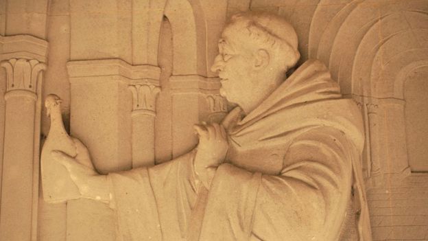 Dom Perignón está inmortalizado en un relieve la abadía de Hautvilliers. (GETTY IMAGES).