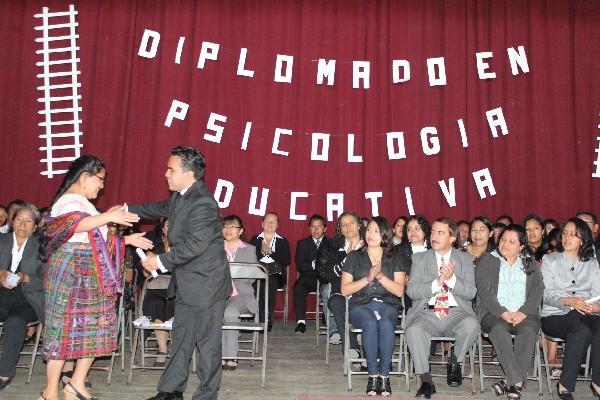 Acto de graduación de los 77 maestros que participaron en el diplomado en Sololá.