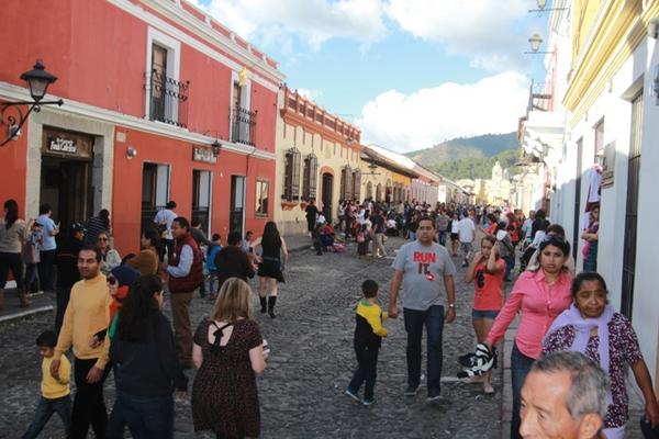 Entre cuatro mil personas se registraron en hoteles. (Foto Prensa Libre: Miguel López)
