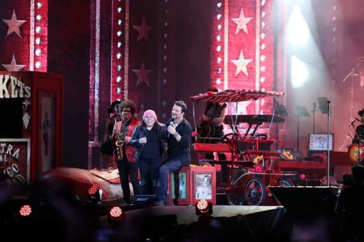 Conchi es el nombre de la fan que subió durante la canción del concierto de Ricardo Arjona en Guatemala.