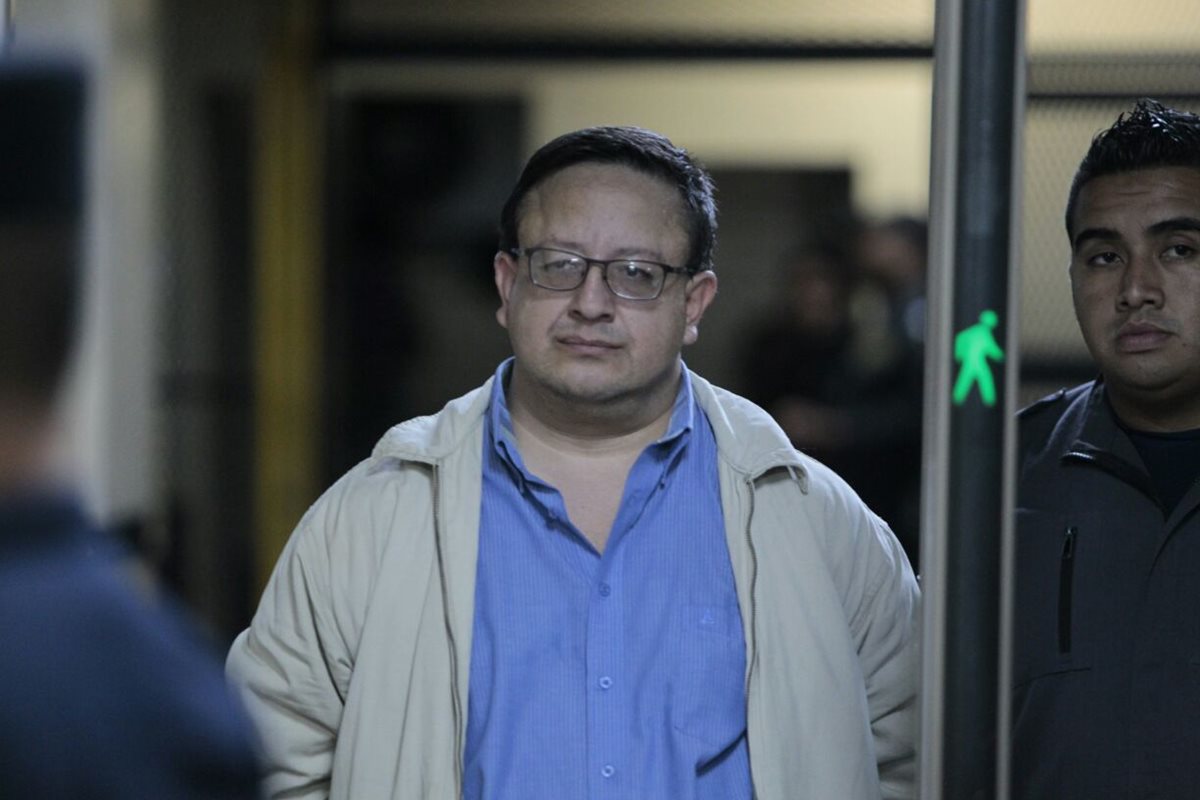 Luís Carlos de León Zea, exdirector del SP, aceptó los cargos por la investigación en el asesinato de Byron Lima Oliva, una modelo y de otros 12 reos. (Foto Prensa Libre: Hemeroteca PL)