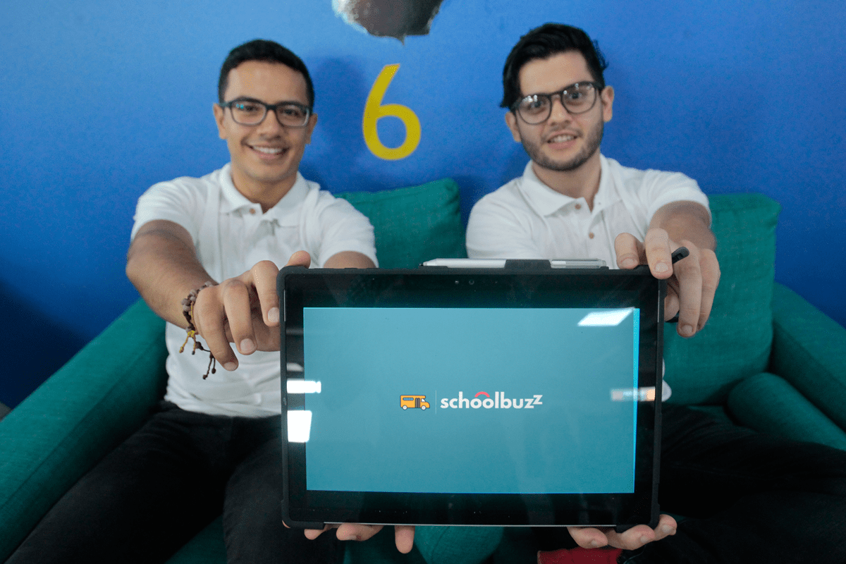 José Gálvez y Luis Sierra, creadores y fundadores de la aplicación SchoolBuzz, también fueron uno de los ganadores del Heroes Fest 2016. (Foto Prensa Libre: Carlos Hernández)