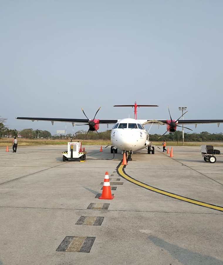 El aterrizaje y despegue de los aviones que llegan al aeropuerto Mundo Maya de Petén se verían afectados por la falta de energía eléctrica. (Foto Prensa Libre: César Pérez Marroquín)