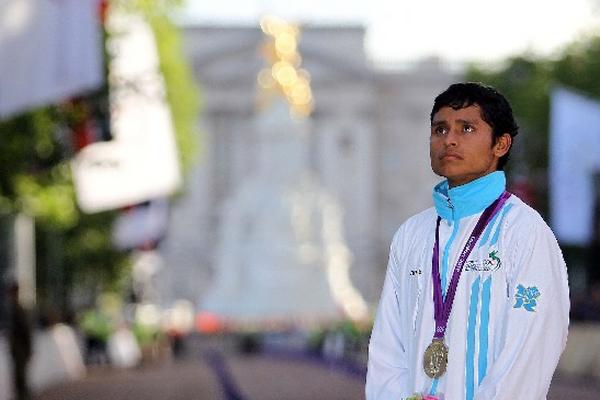 La medalla acompañó a Barrondo al final de la prueba olímpica de los 20 kilómetros marcha, en Londres. (Foto Prensa Libre: Hemeroteca PL)
