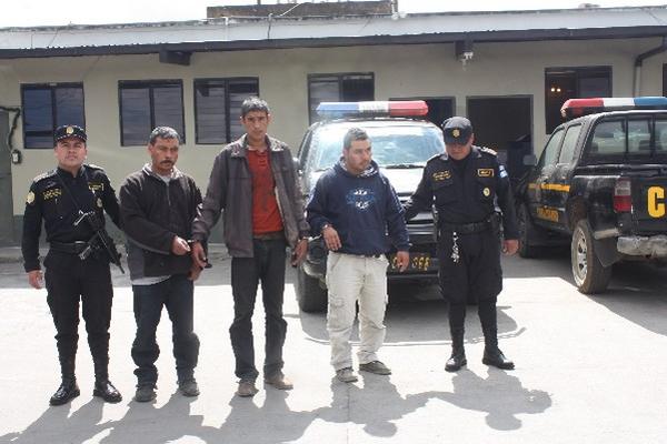 detenidos, trasladados a cárcel.