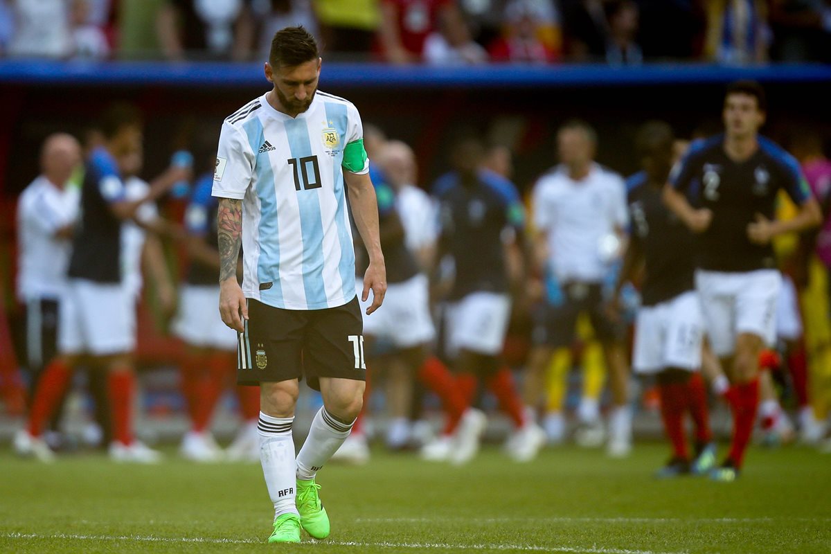 Lionel Messi se despide, triste, de otro Mundial. (Foto Prensa Libre: AFP)