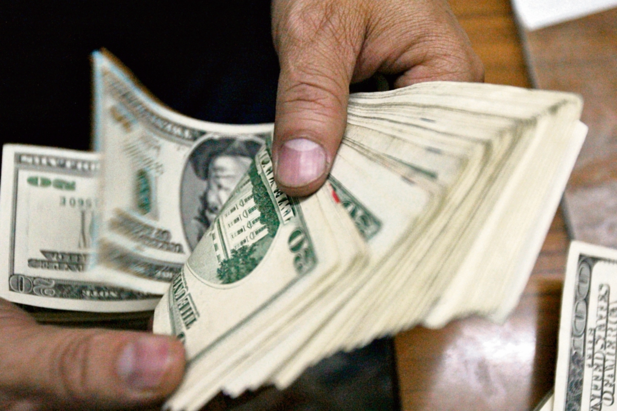 El dólar reportó un leve incremento, con respecto al quetzal, en las últimas dos semanas y que responde a una mayor demanda de la divisa. (Foto Prensa Libre: Daniel Herrera)