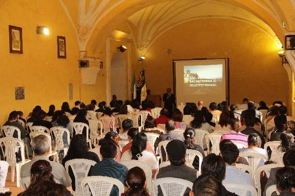 Profesionales exponen en Antigua  Guatemala, Sacatepéquez, distintos  factores que pueden  afectar  la salud  mental de la población.